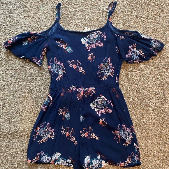 Romper - Picture 2 of 5